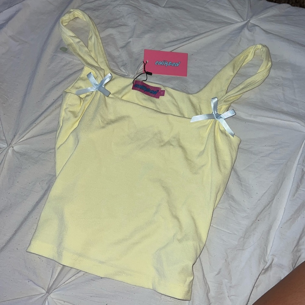 ( Edikted )Small, yellow tank top with white bows